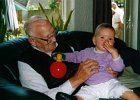 2001 08 05  I12 25 Daphne met opa